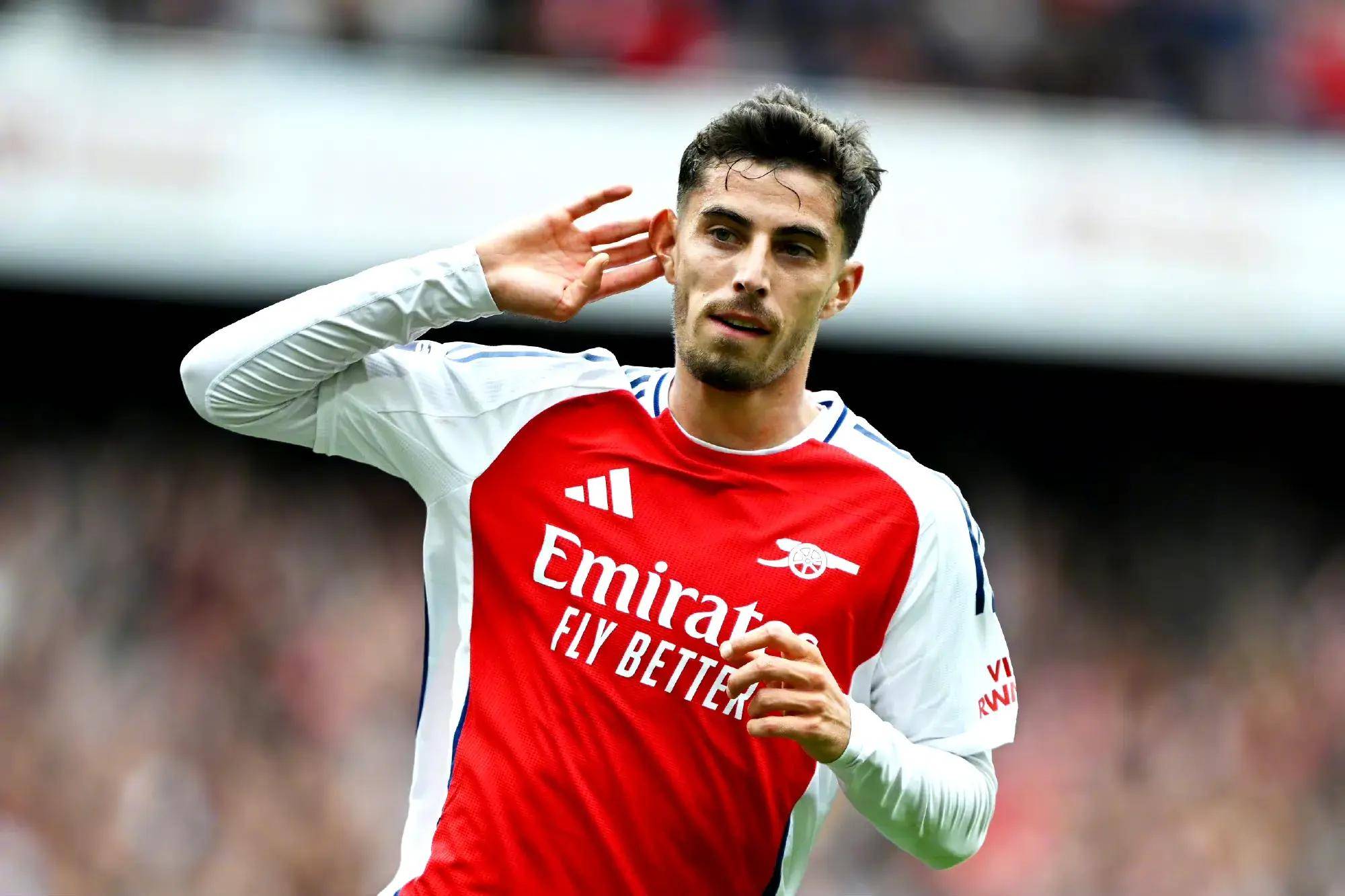 阿森纳训练开放日；加时末段回应争议引欢呼；CBA季后赛在即；球探报告显示潜力