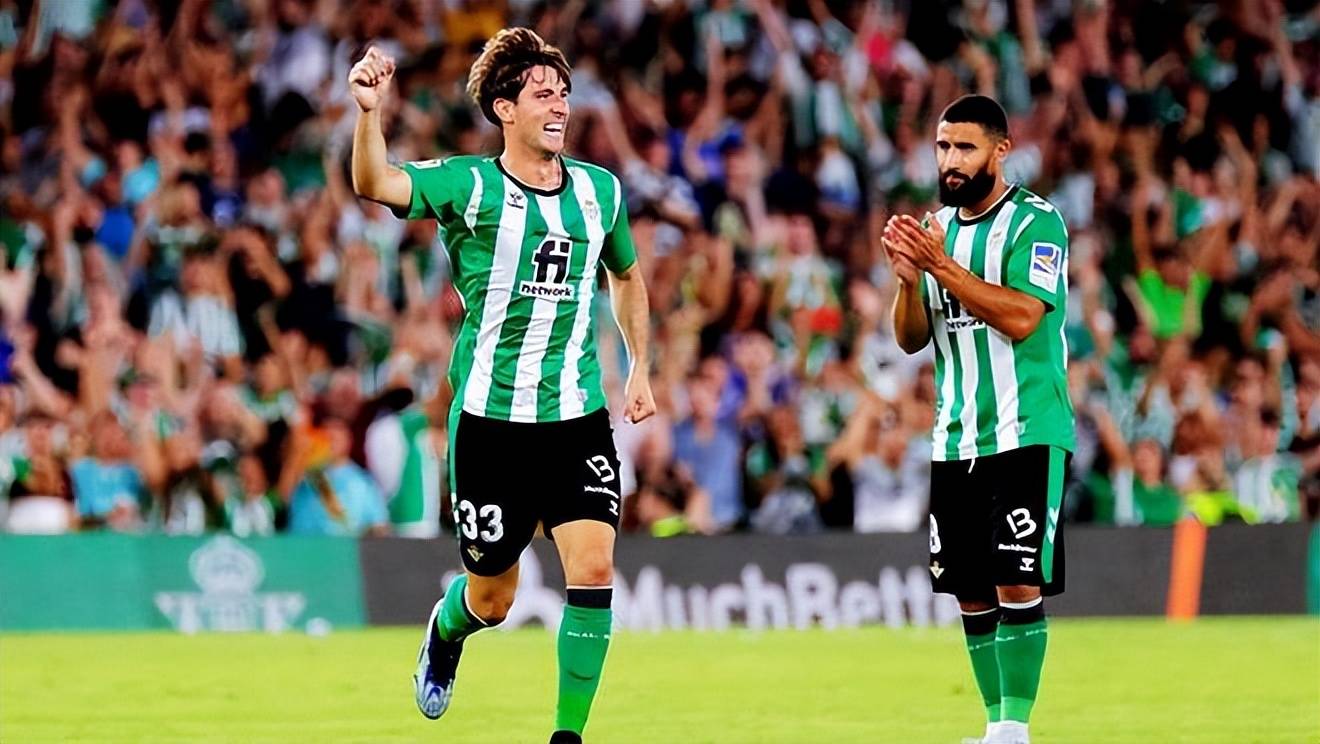 欧联赛程吃紧，里昂今夜战术微调，媒体盛赞，轮换策略成焦点(欧联阿贾克斯对里昂)