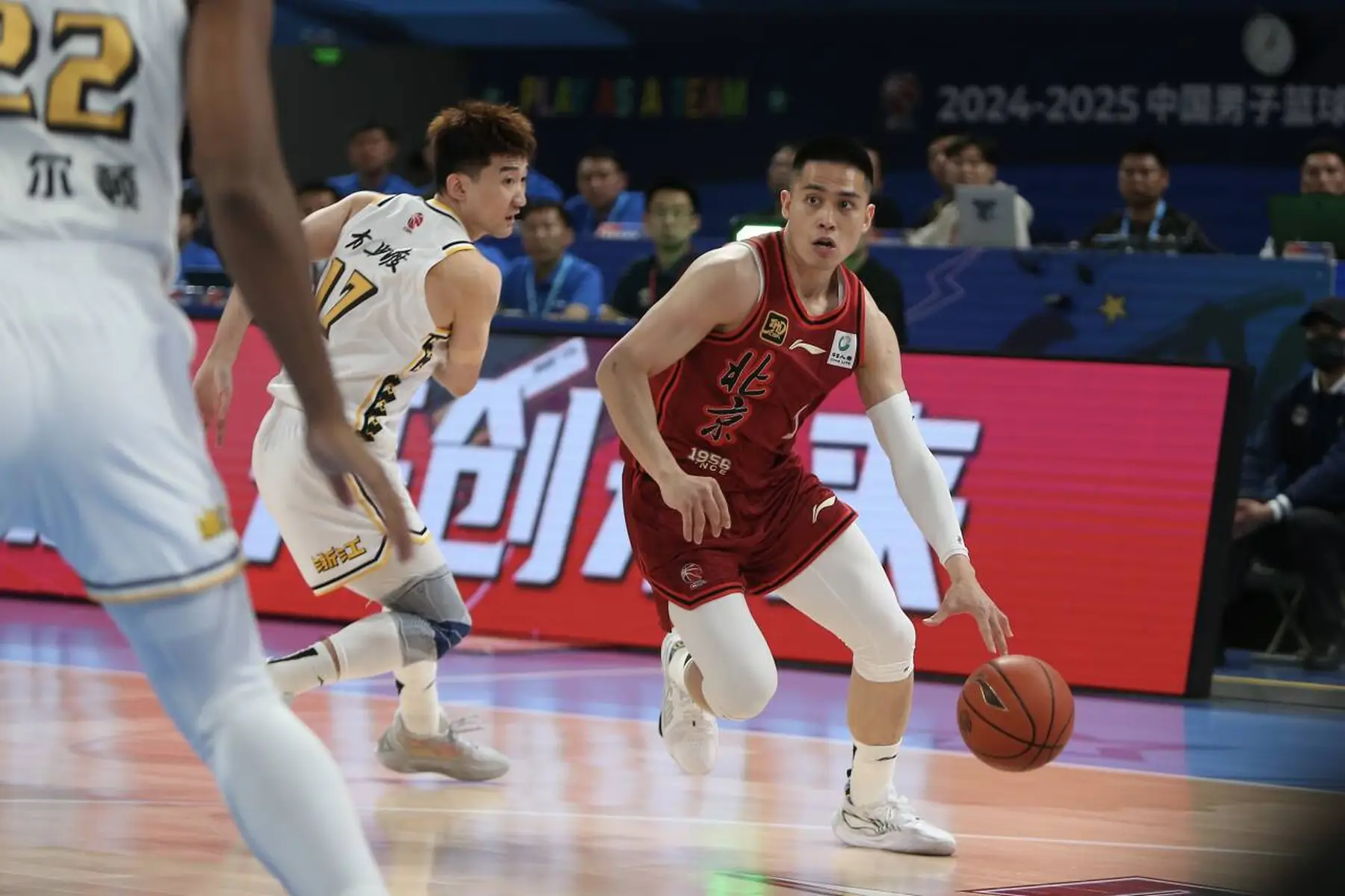 开云官方平台-包含深圳男篮迎NBA季后赛关键赛，今晚复出首秀，球迷炸锅，高层口径保持一致的词条